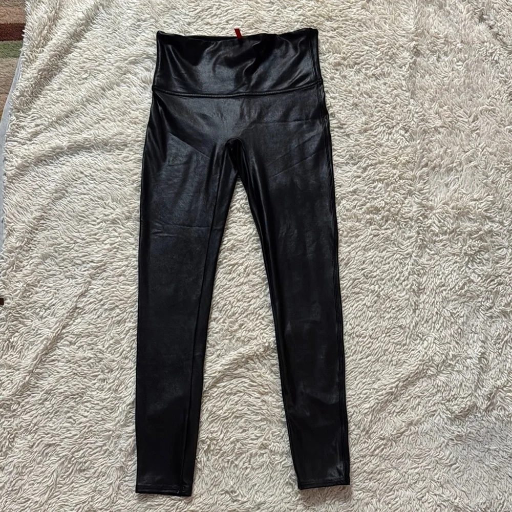 SPANXshape™ Faux Leather
Leggings size Large - Picture 3 of 13